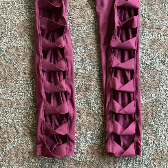 express one eleven Cut-Out Side Leggings - Picture 9 of 12